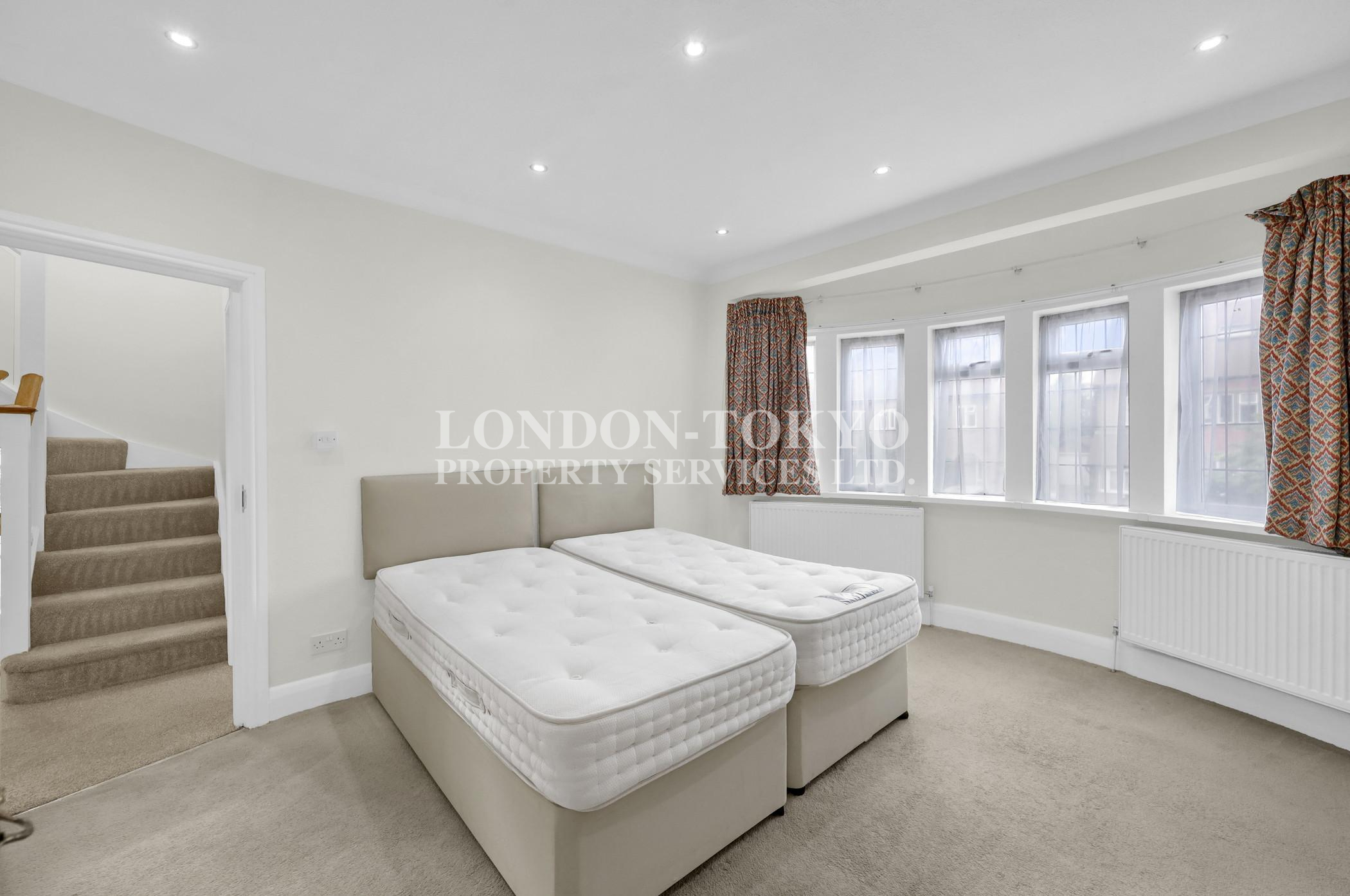 Cissbury Ring South N12 :: London-Tokyo Property Service